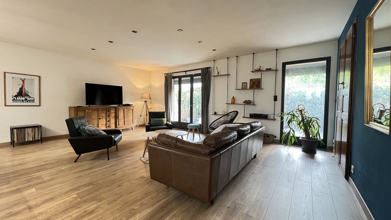 Photo of Livingroom in Lardenne