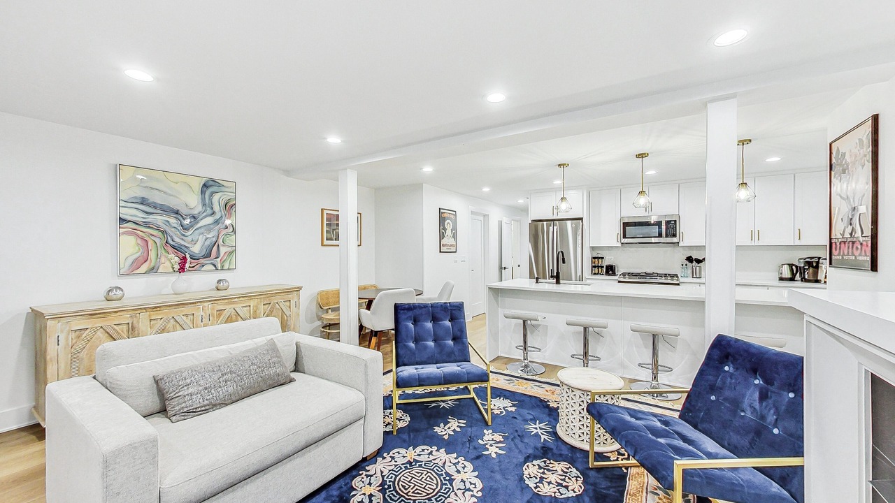 Photo of Livingroom in Lincoln Park