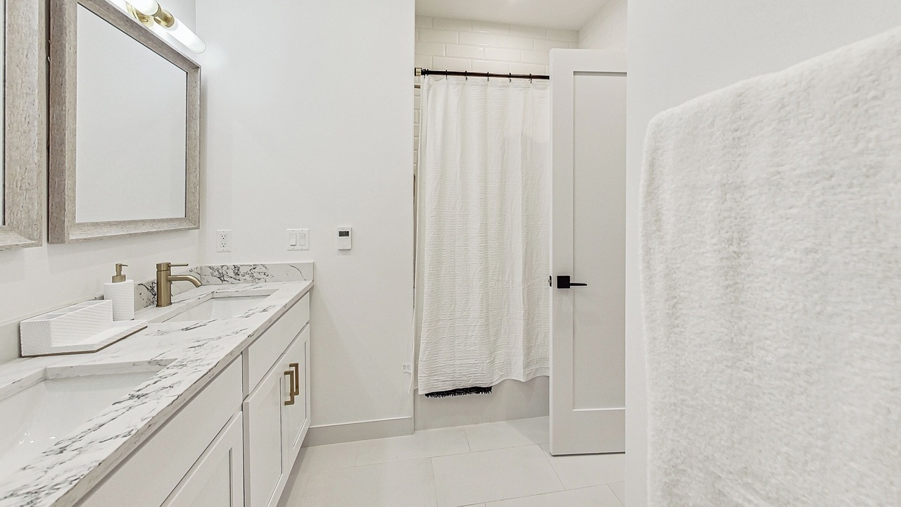Photo of Bathroom in Lincoln Park