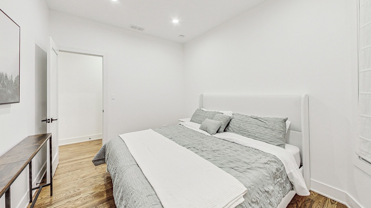 Photo of Bedroom in Lincoln Park