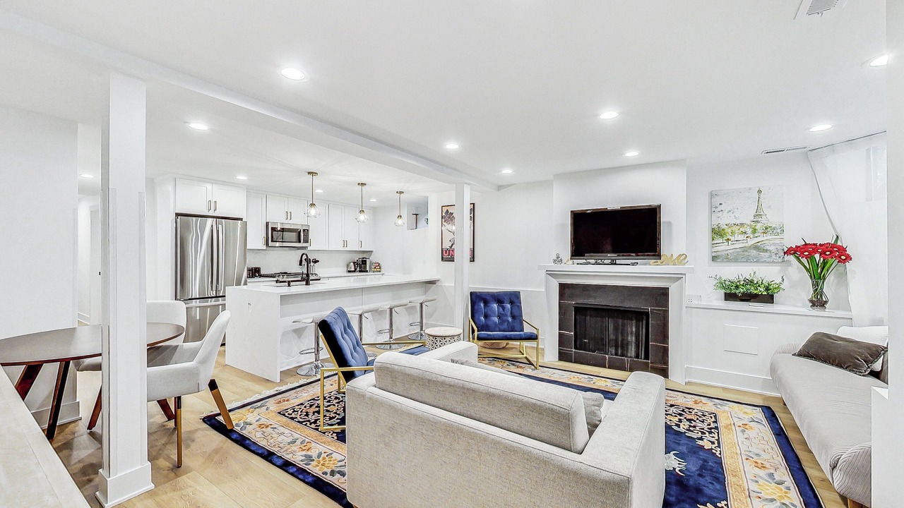 Photo of Livingroom in Lincoln Park