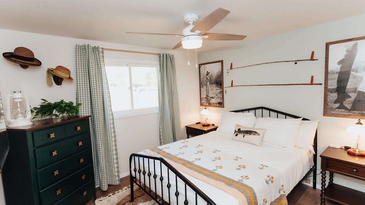 Photo of Others in Salmon