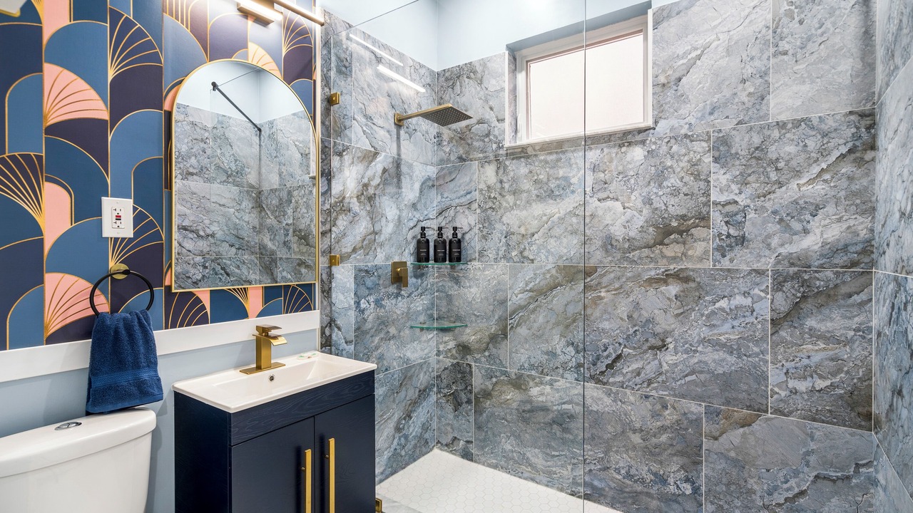 Photo of Bathroom in Lakeview