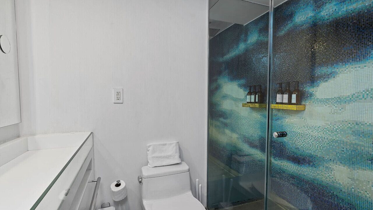 Photo of Bathroom in West Avenue