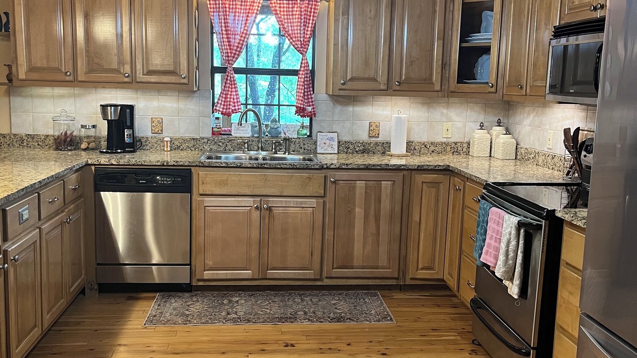 Photo of Kitchen in Red Level