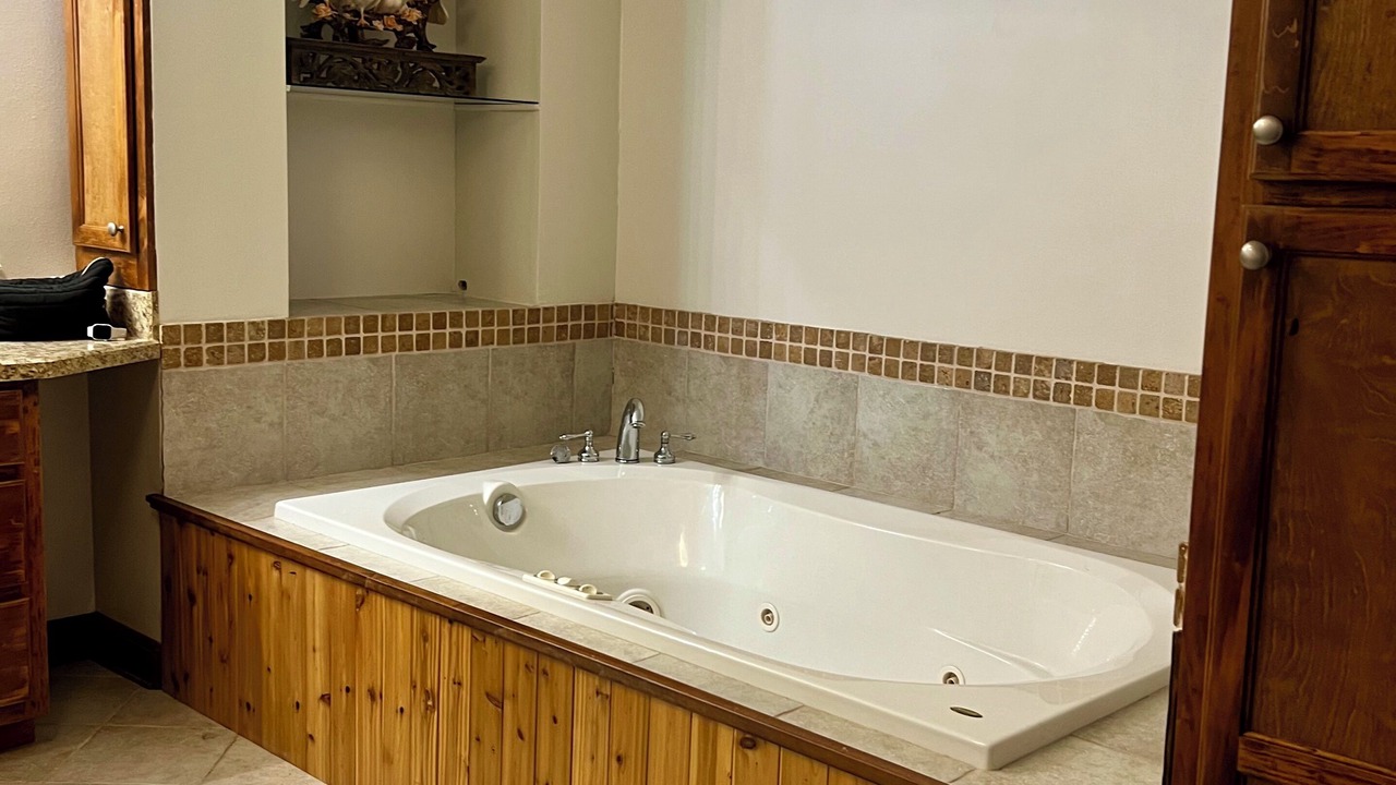 Photo of Bathroom in Red Level