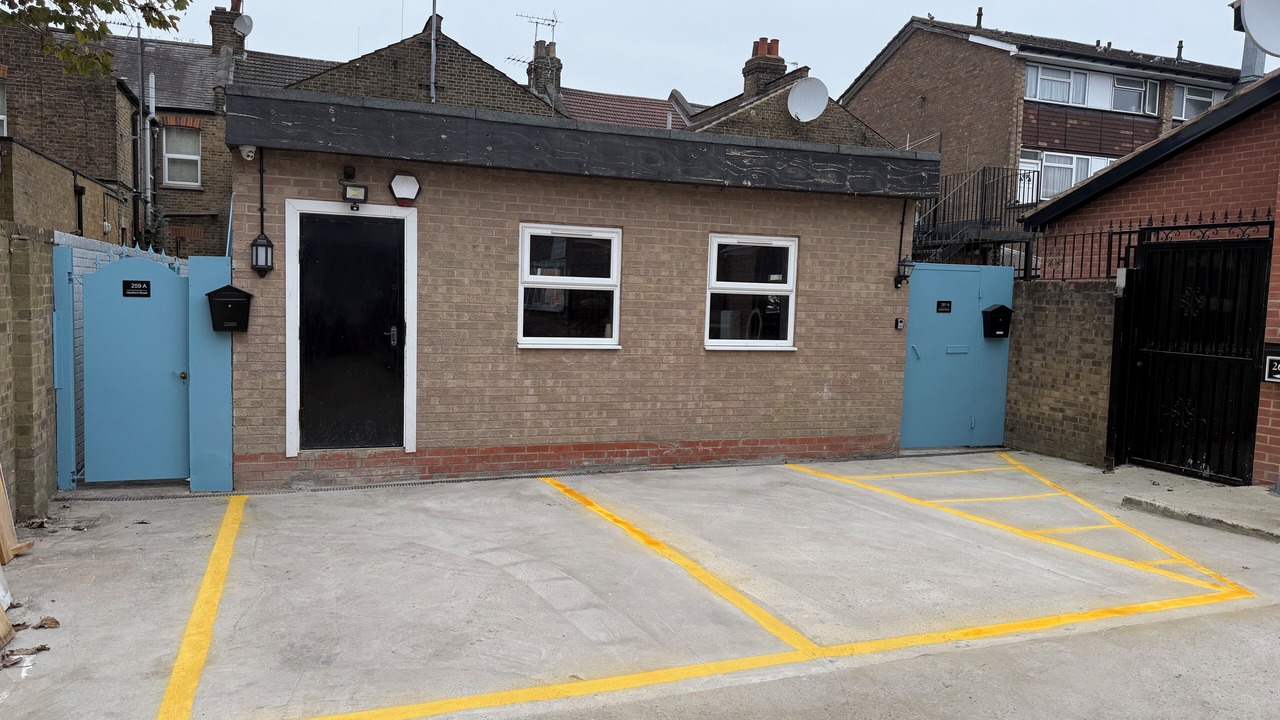 Photo of Outdoor in Enfield Highway