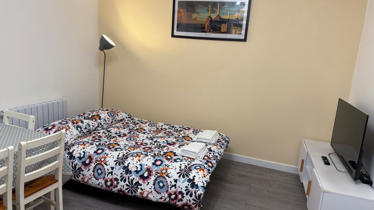 Photo of Bedroom in Enfield Highway