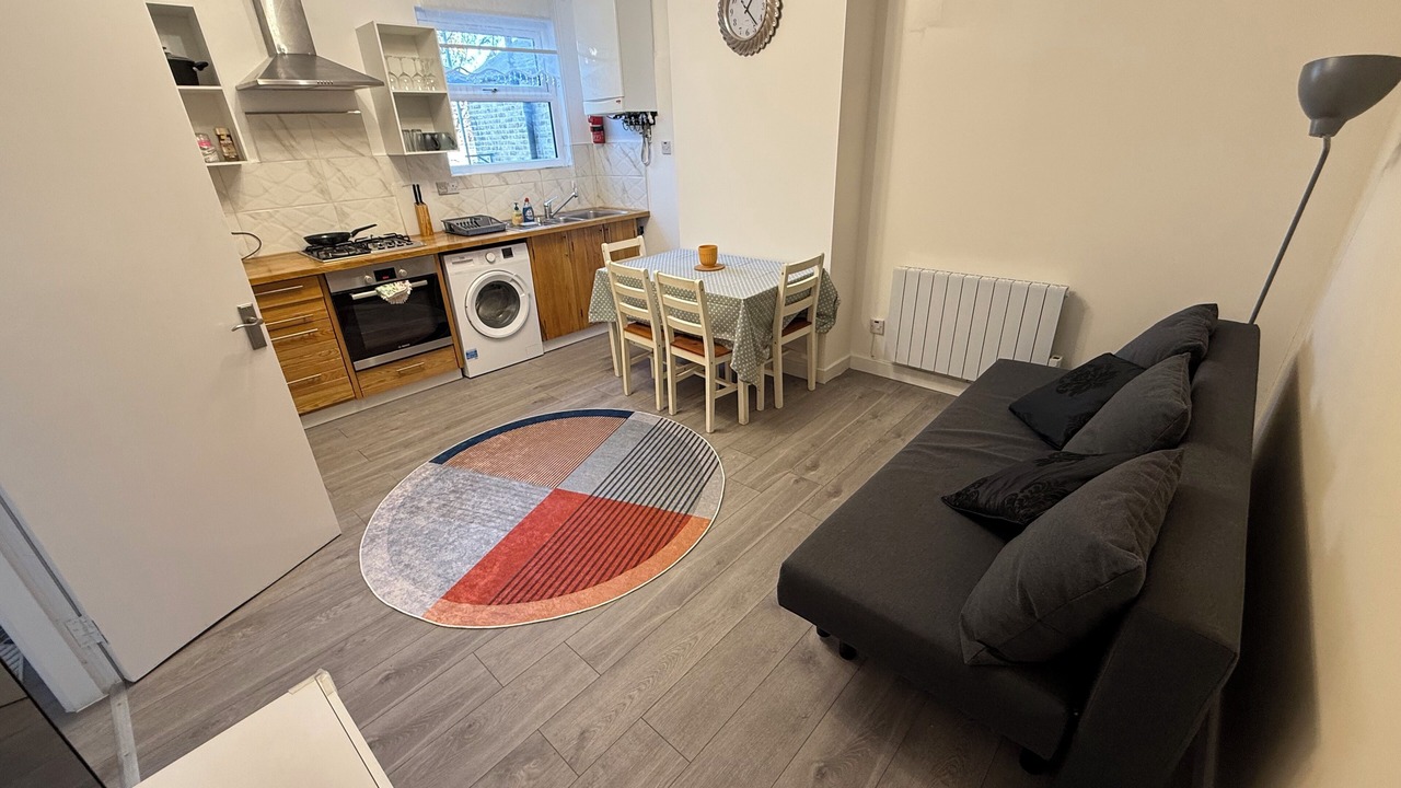 Photo of Livingroom in Enfield Highway