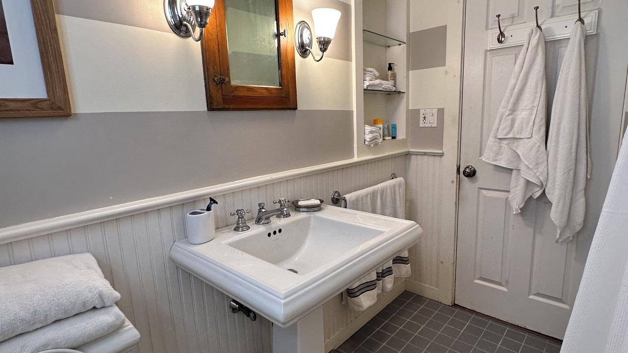 Photo of Bathroom in Marble Dale