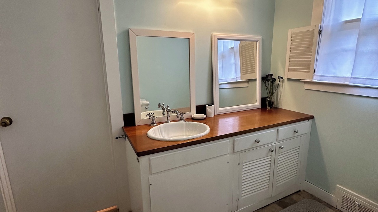 Photo of Bathroom in Marble Dale