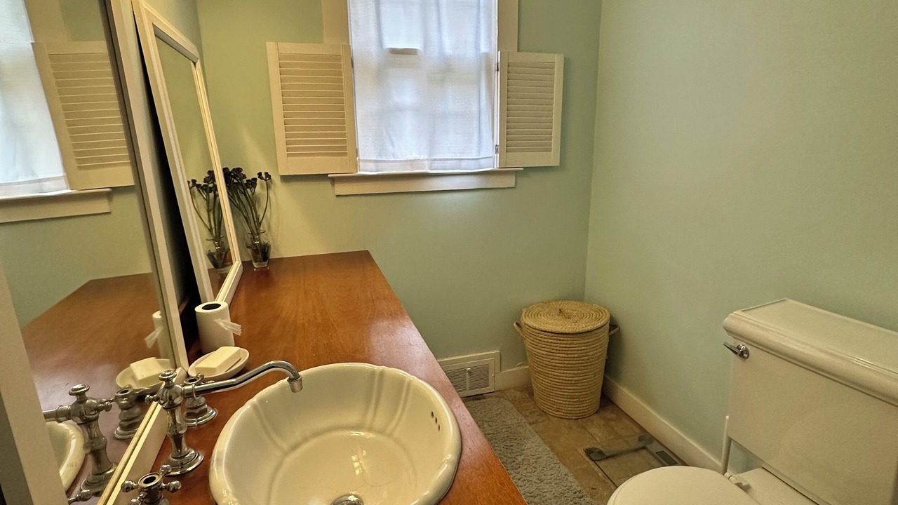 Photo of Bathroom in Marble Dale