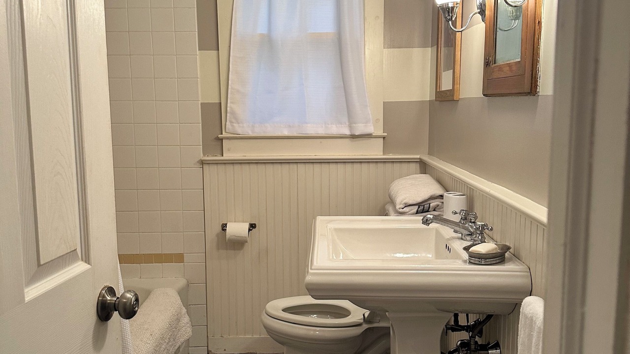 Photo of Bathroom in Marble Dale