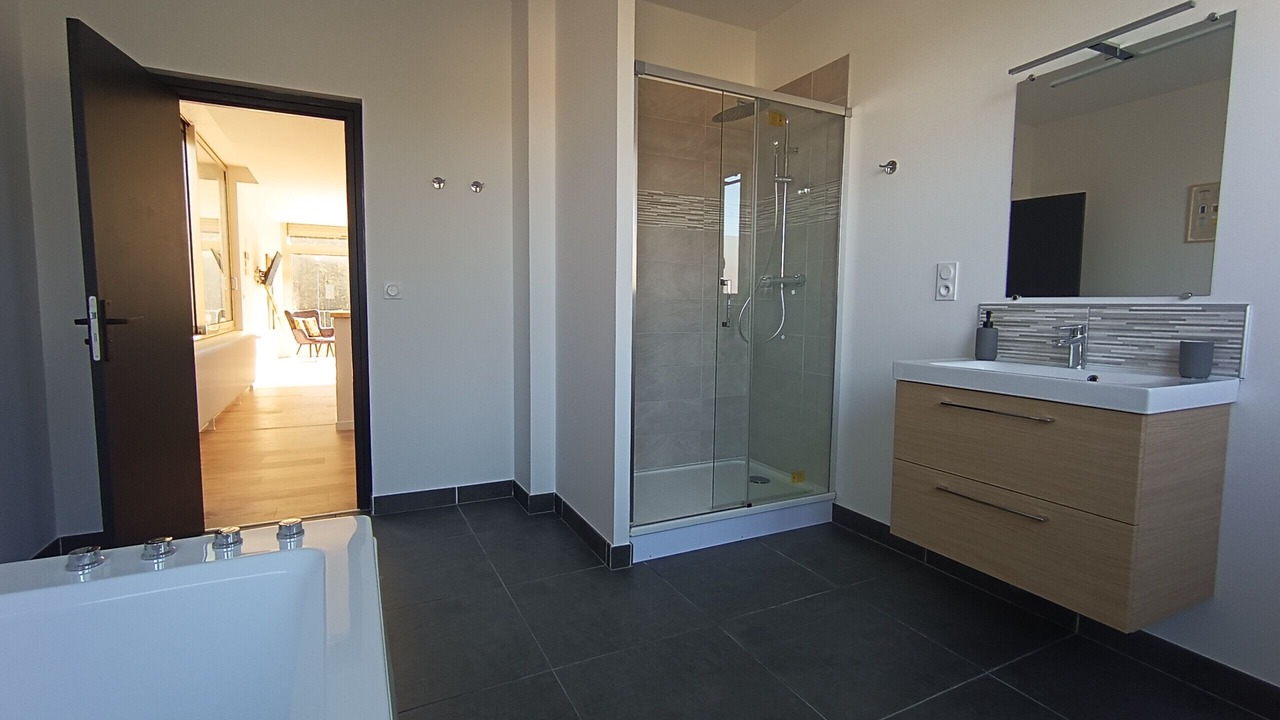 Photo of Bathroom in Gare