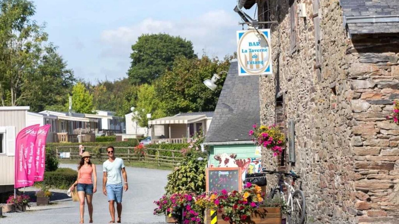 Photo of Others in Litteau