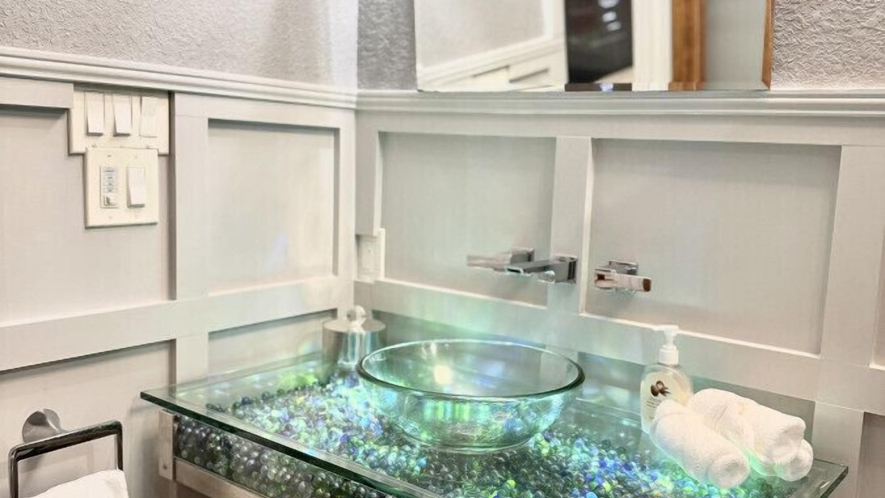 Photo of Bathroom in Northwest Los Angeles Heights