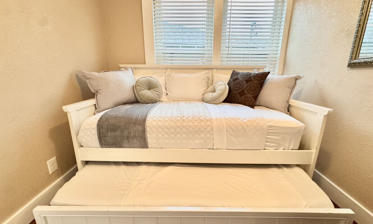 Photo of Bedroom in Northwest Los Angeles Heights