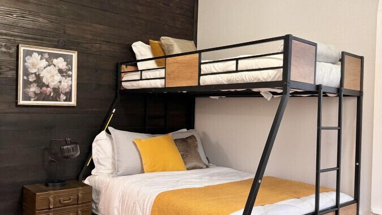 Photo of Bedroom in Northwest Los Angeles Heights
