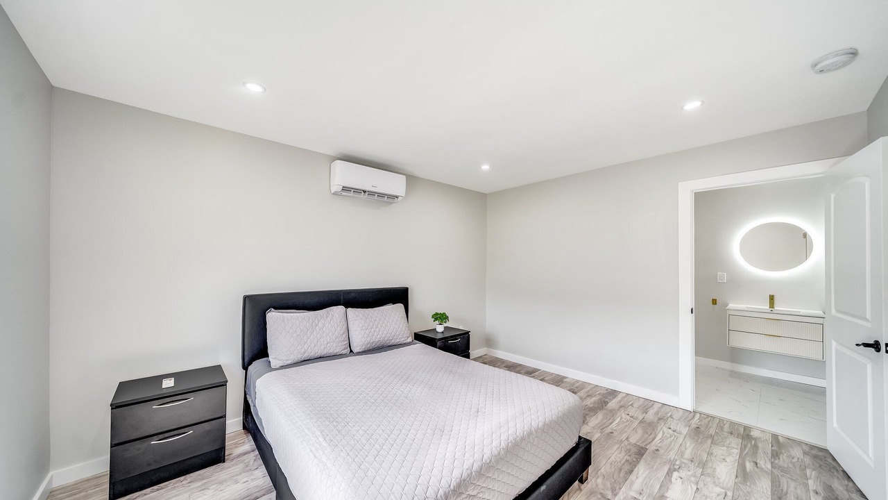 Photo of Bedroom in Dania Beach