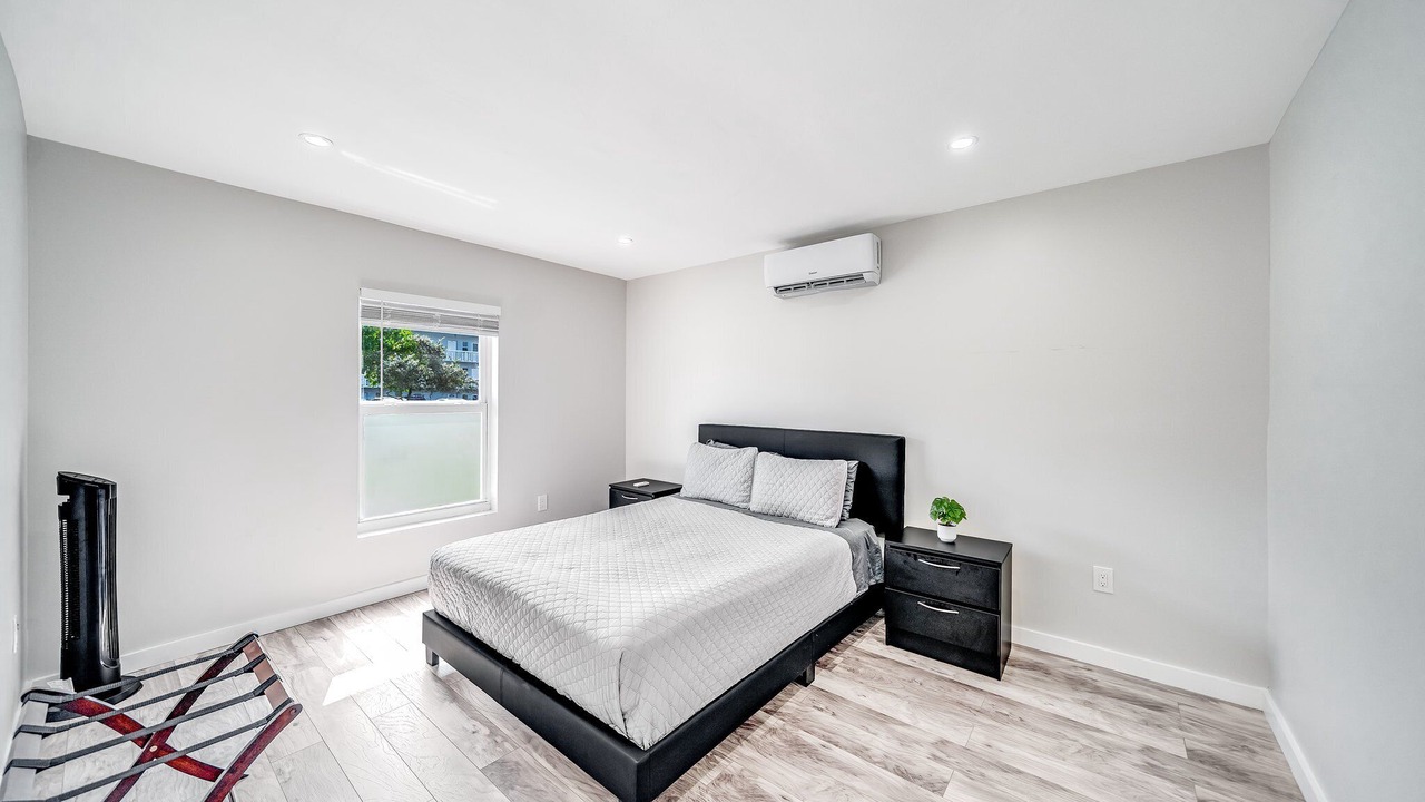 Photo of Bedroom in Dania Beach