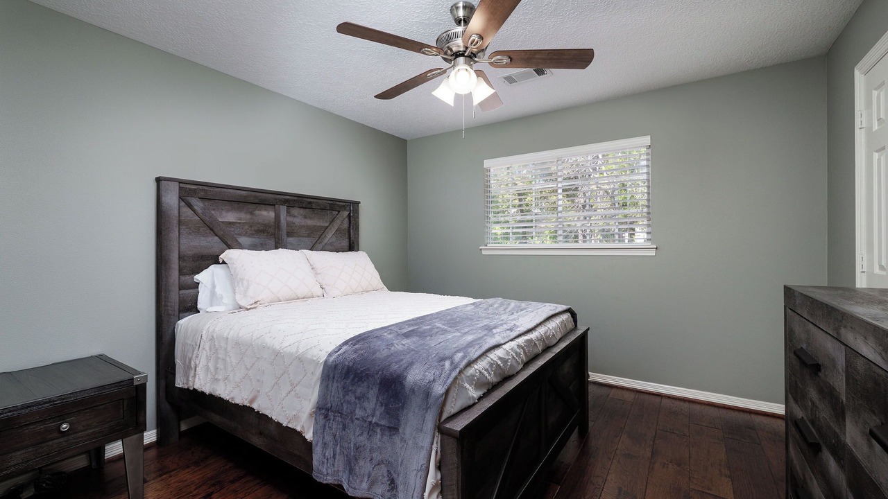 Photo of Bedroom in Panther Creek