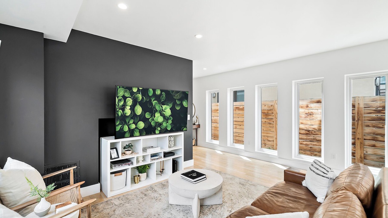 Photo of Livingroom in Five Points