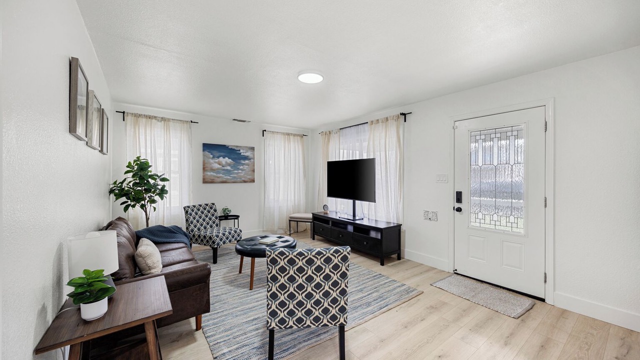 Photo of Livingroom in Southeastern Sacramento