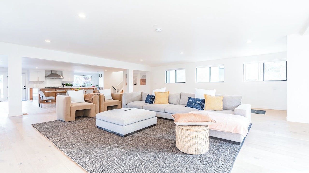 Photo of Livingroom in Northeast Bellevue