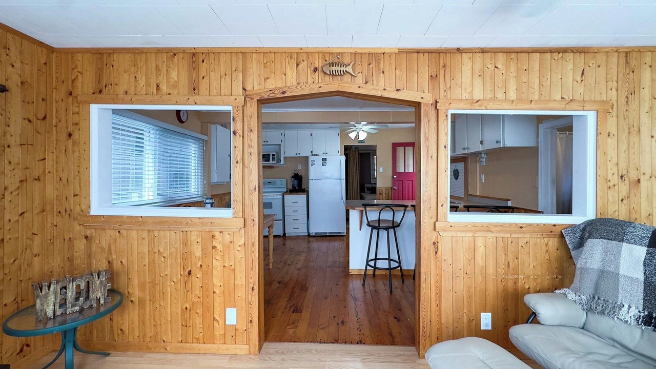 Photo of Livingroom in Grand Bend