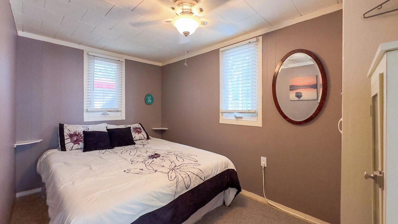 Photo of Bedroom in Grand Bend