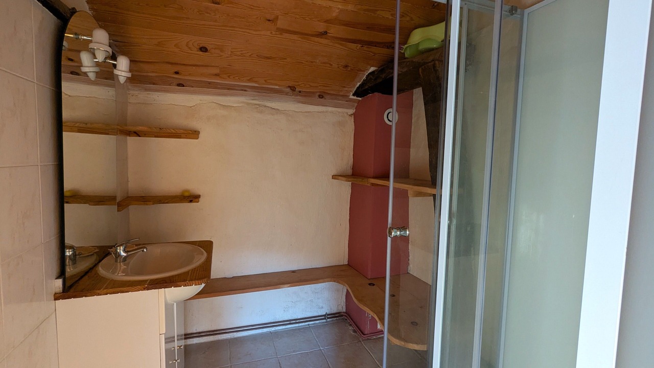 Photo of Bathroom in Malons-et-Elze