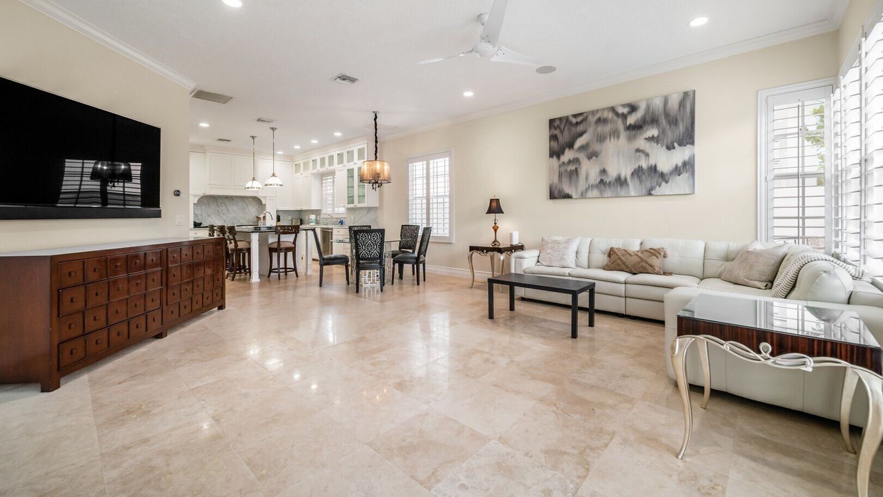Photo of Livingroom in Tropic Isle