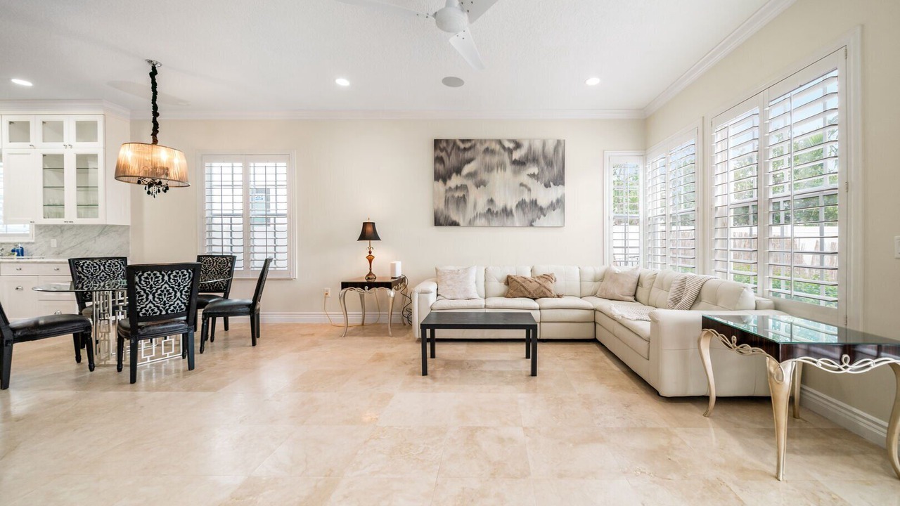 Photo of Livingroom in Tropic Isle