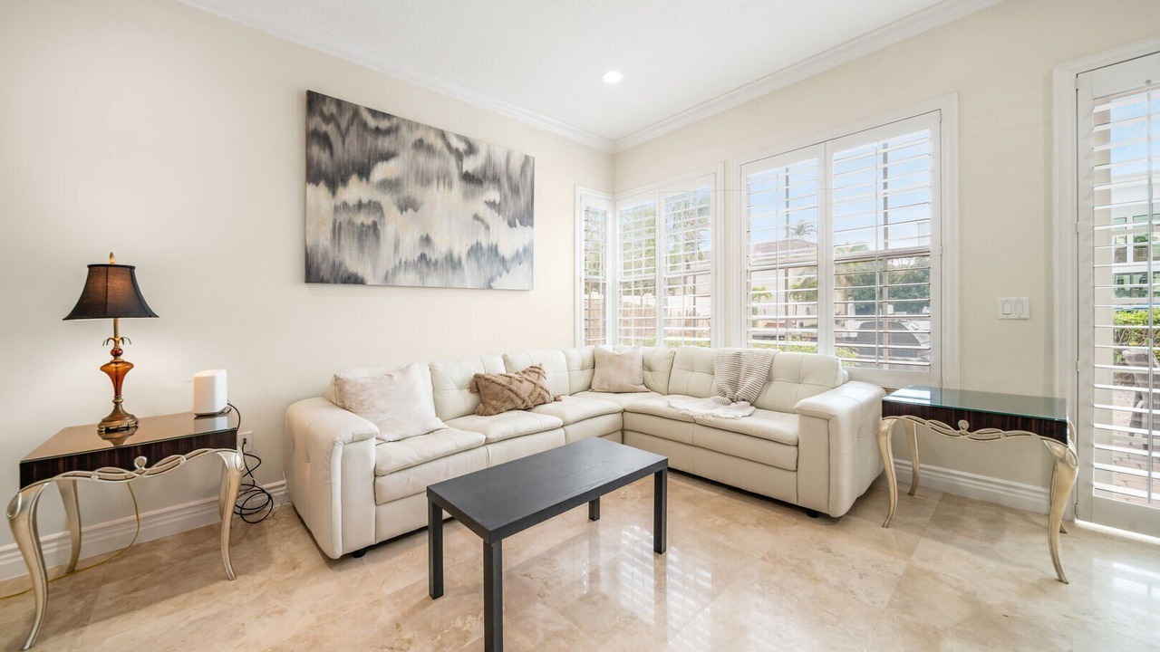 Photo of Livingroom in Tropic Isle