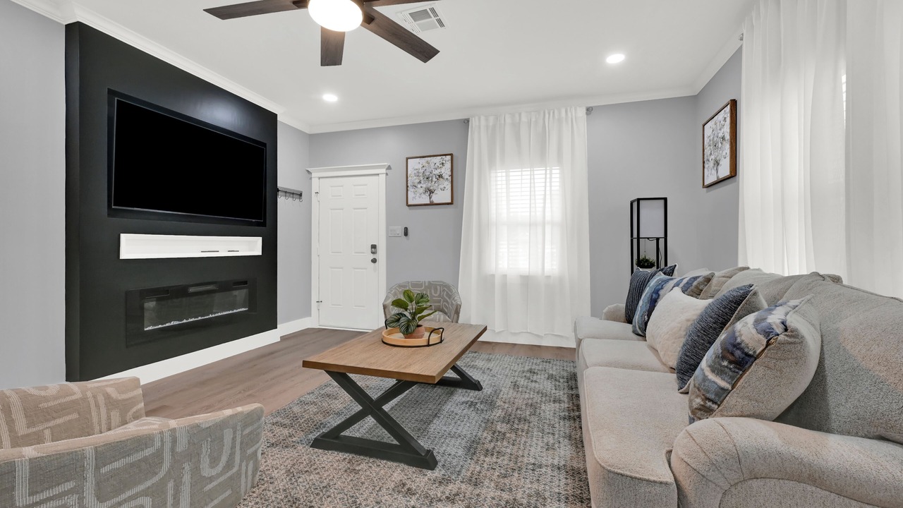 Photo of Livingroom in Northside