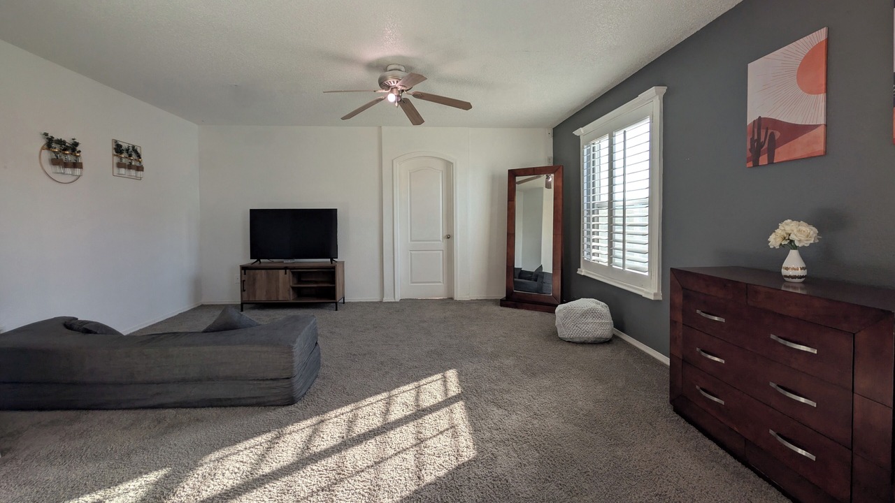Photo of Livingroom in Biggs Field