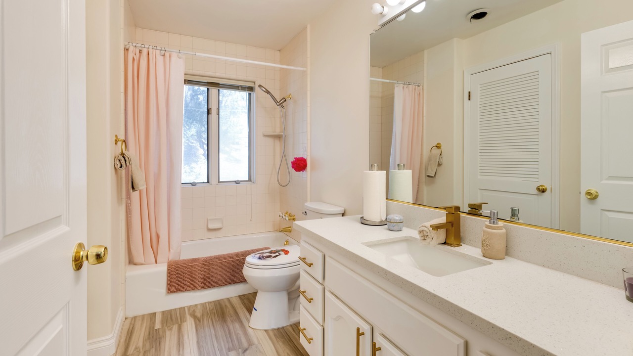 Photo of Bathroom in Pine Mountain Club