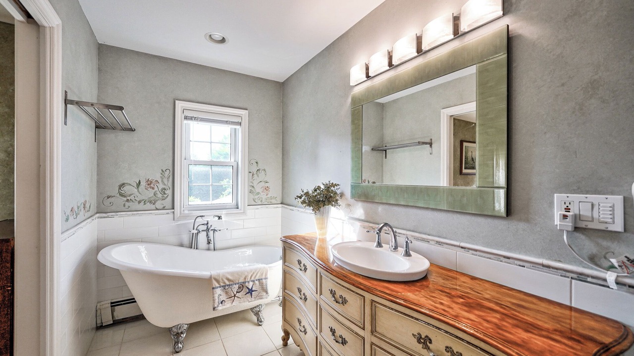 Photo of Bathroom in Niagara-on-the-Lake