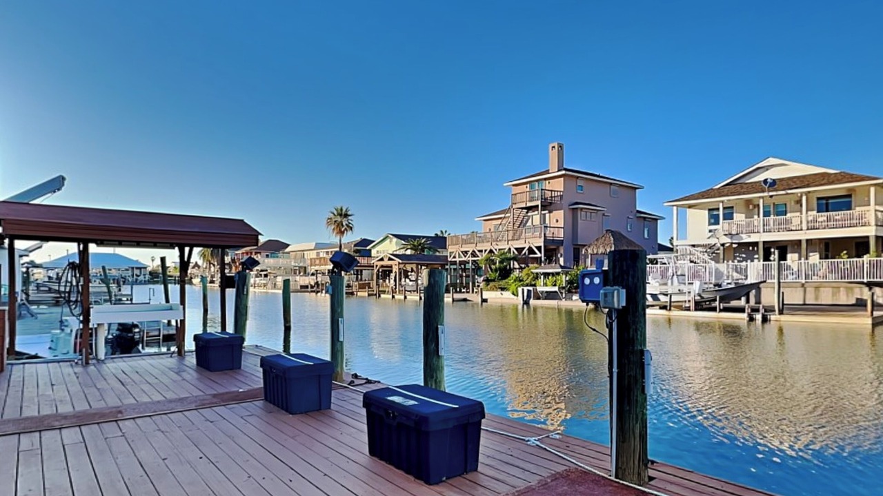 Photo of Outdoor in City-by-the Sea