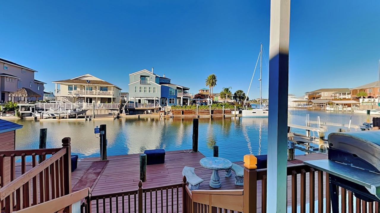 Photo of Outdoor in City-by-the Sea