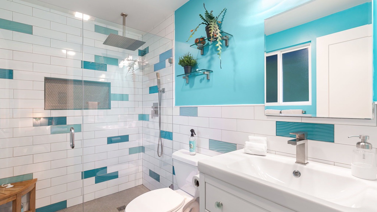 Photo of Bathroom in White Center