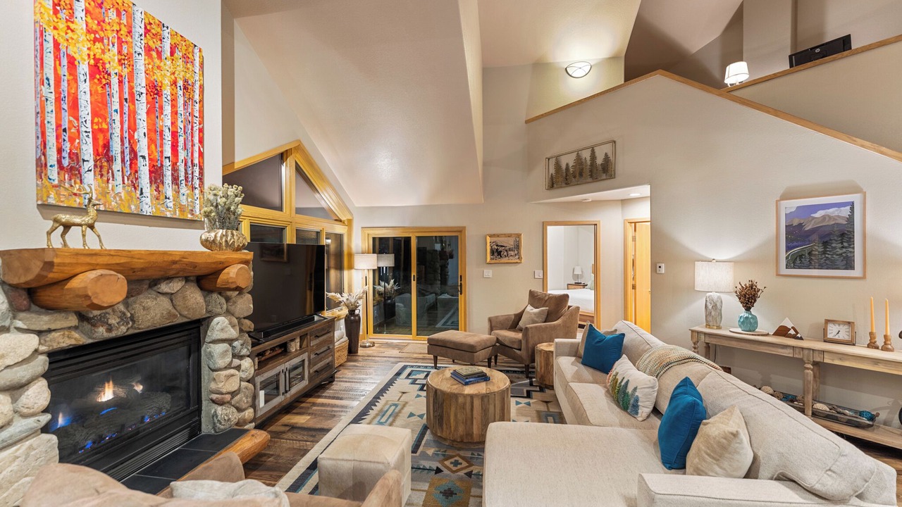 Photo of Livingroom in Three Peaks