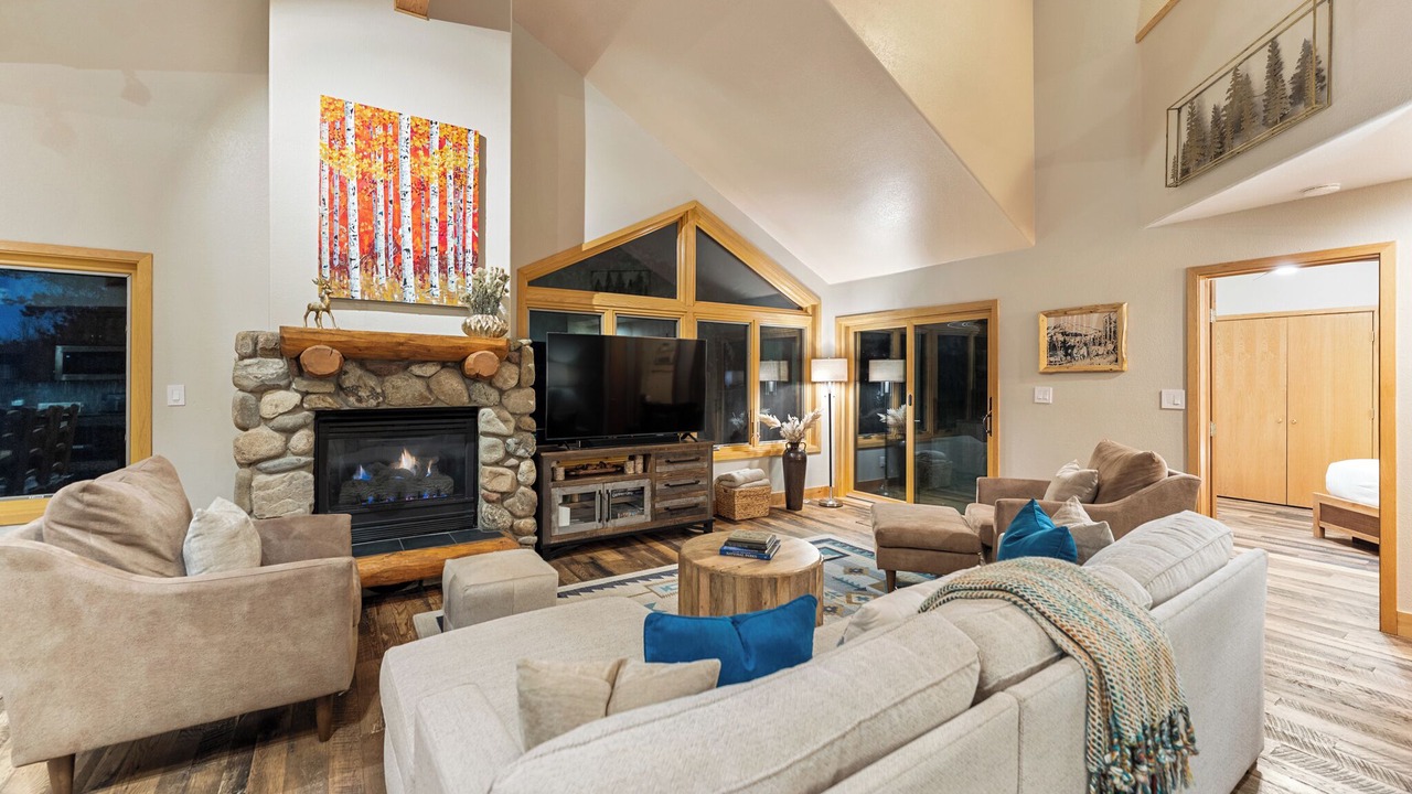 Photo of Livingroom in Three Peaks