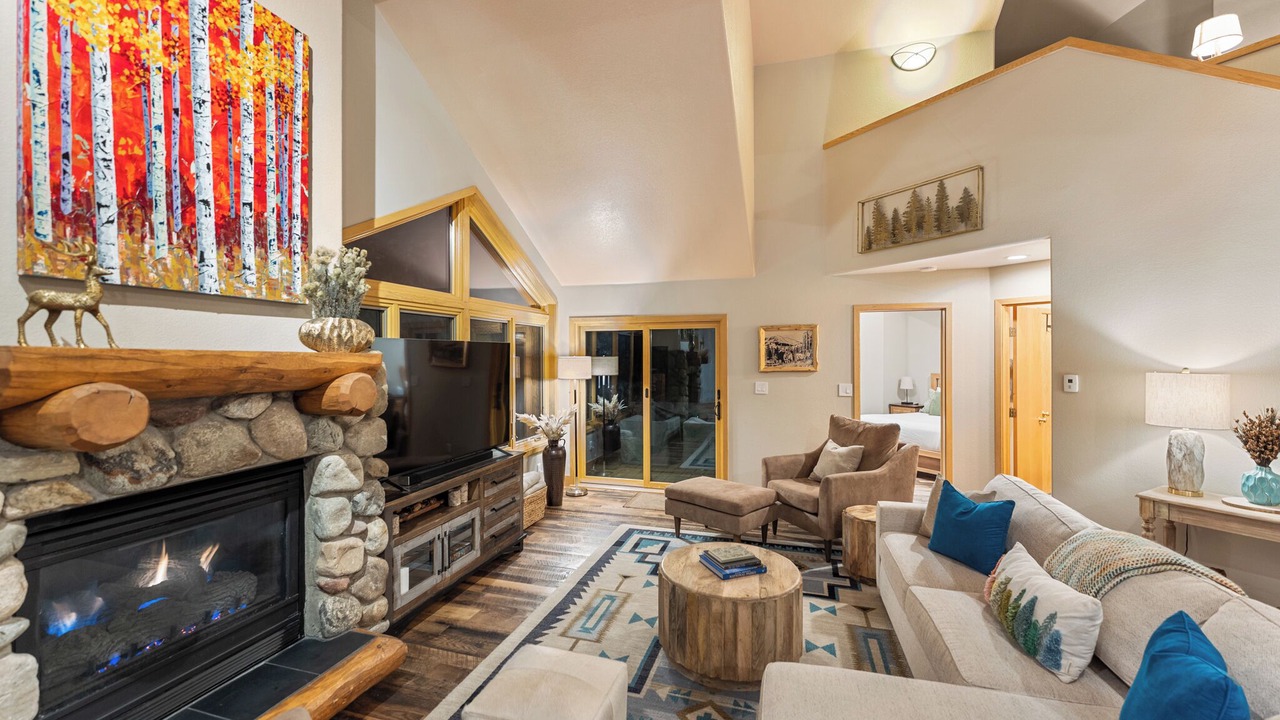 Photo of Livingroom in Three Peaks