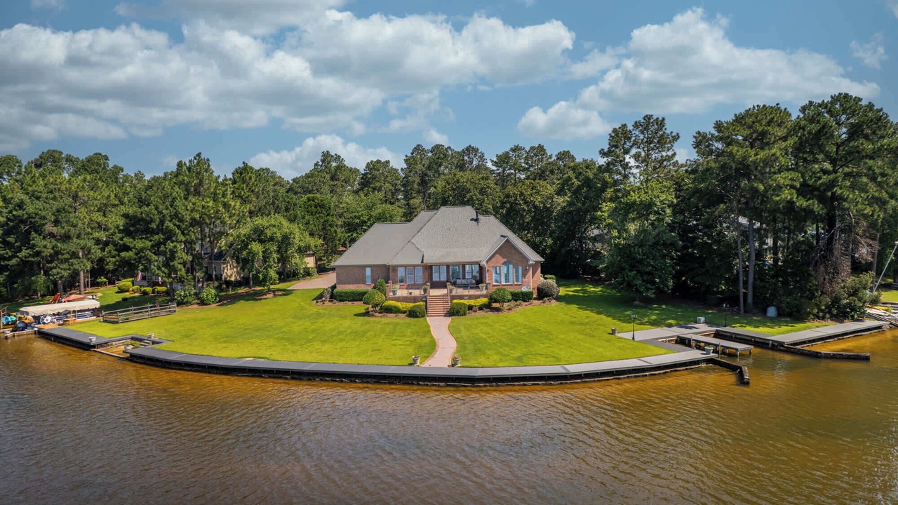 Photo of Outdoor in Olivia