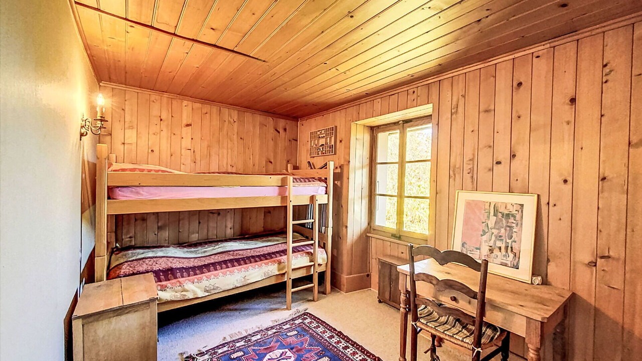 Photo of Bedroom in Lens
