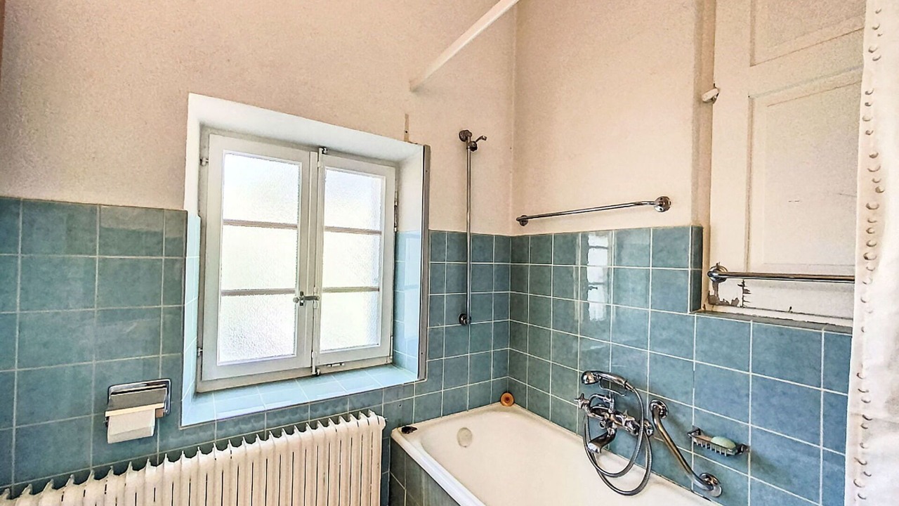 Photo of Bathroom in Lens