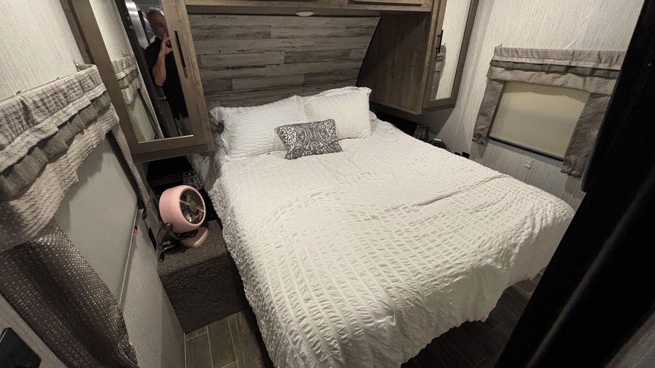 Photo of Bedroom in Pine Grove