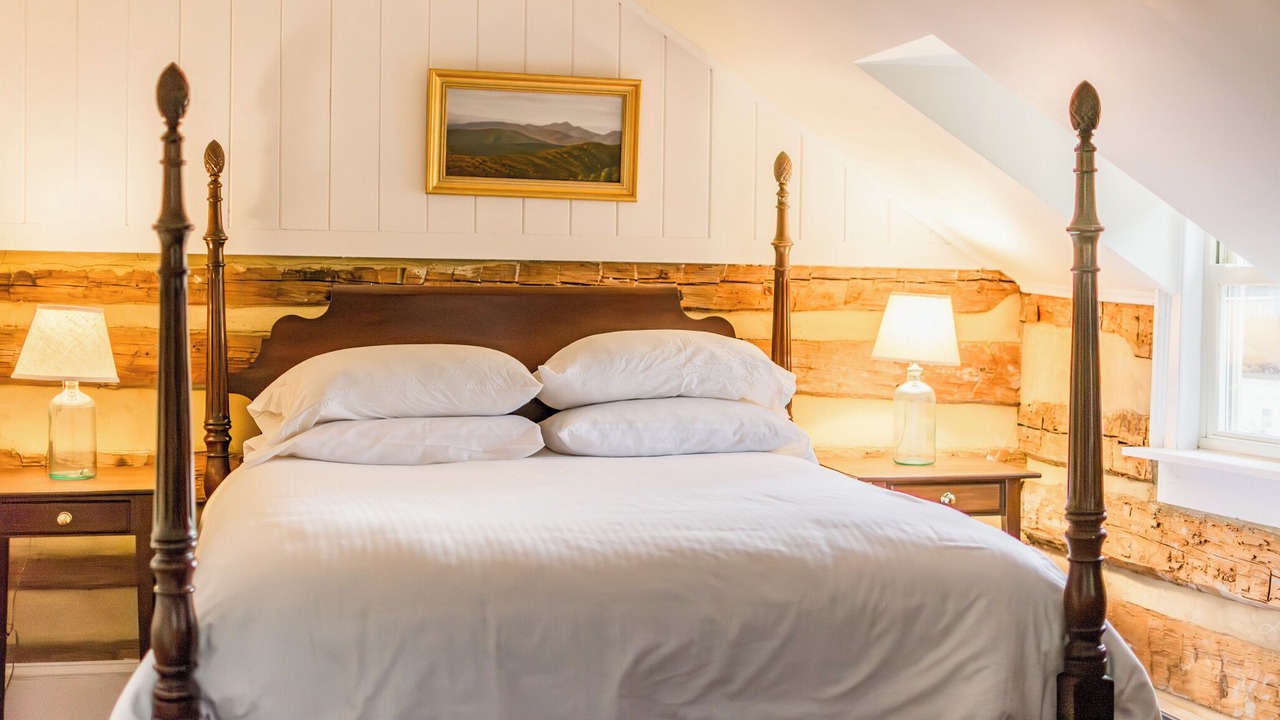 Photo of Bedroom in Warm Springs