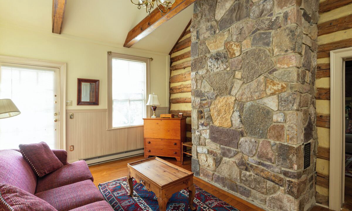 Photo of Livingroom in Warm Springs